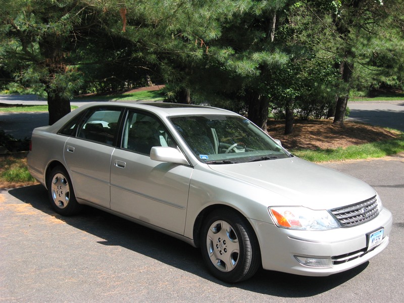 2003 Toyota Avalon XLS for sale by owner in WEST HARTFORD