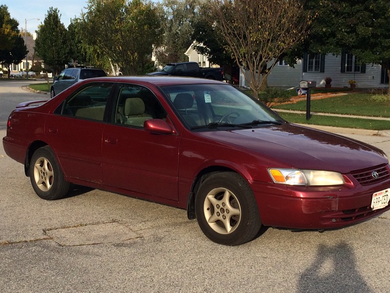 1998 Toyota Camry for sale by owner in WEST BEND
