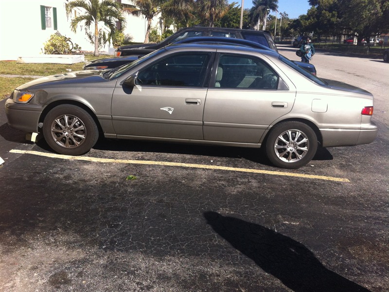 2001 Toyota Camry for sale by owner in POMPANO BEACH