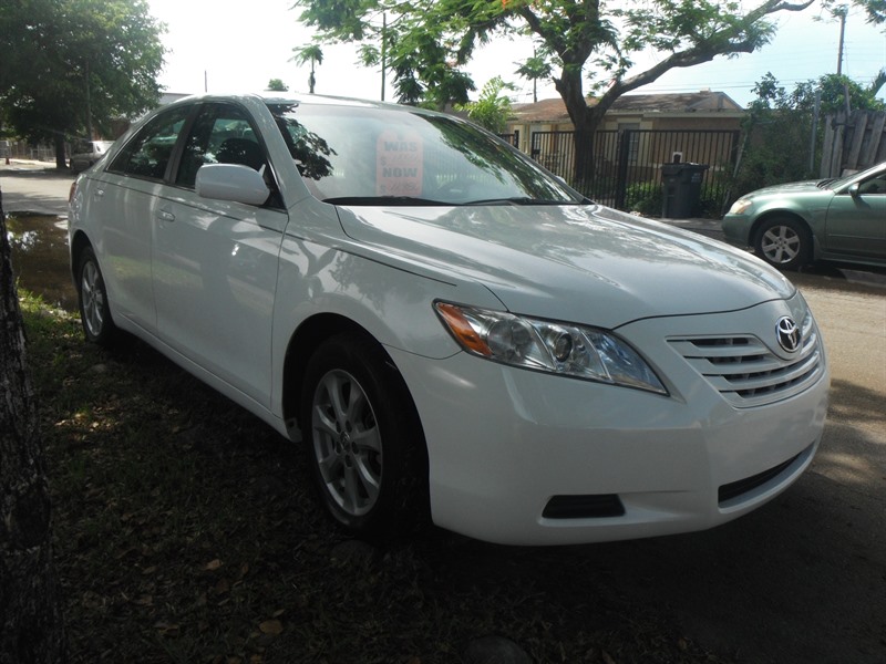 2009 Toyota Camry for sale by owner in HOLLYWOOD