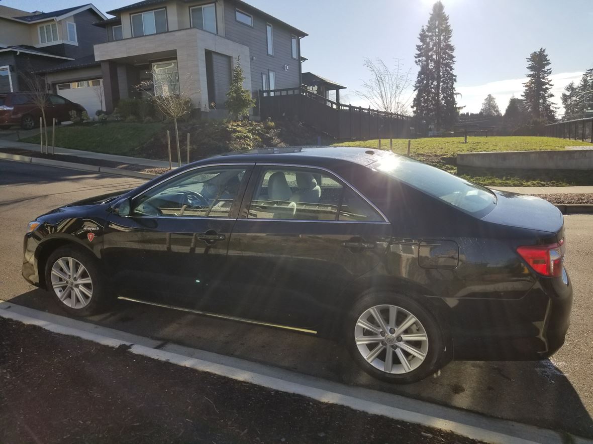 2013 Toyota Camry Hybrid XLE for sale by owner in Lake Stevens