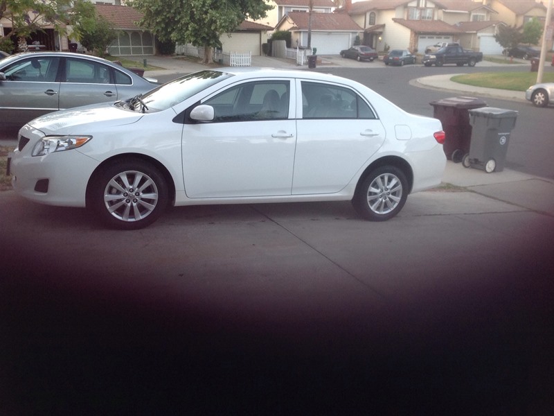 2009 Toyota Corolla for sale by owner in MORENO VALLEY