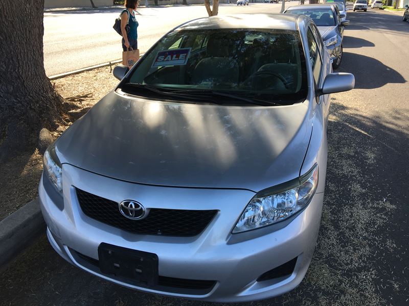 2009 Toyota Corolla for sale by owner in Encino
