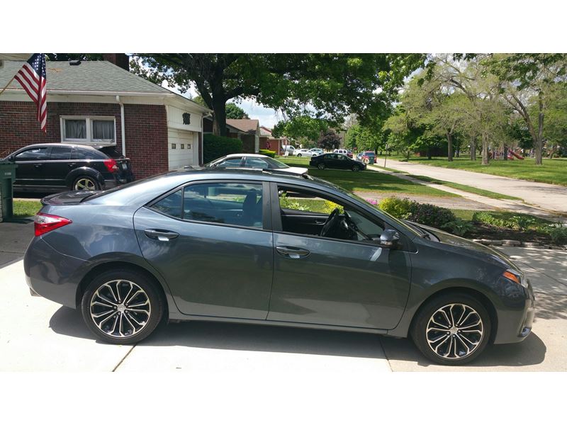 2015 Toyota Corolla for sale by owner in Lincoln Park