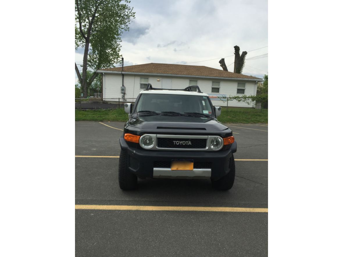 2008 Toyota FJ Cruiser for sale by owner in New York