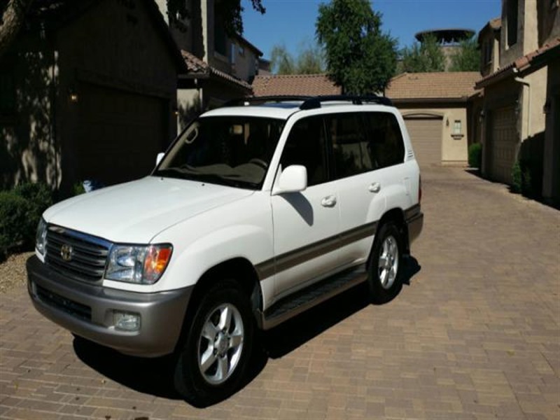 2003 Toyota Land Cruiser for sale by owner in GLENDALE