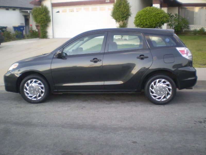 2005 Toyota Matrix for sale by owner in Pico Rivera