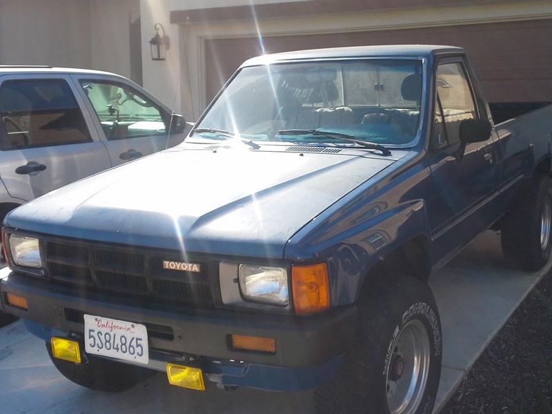 1985 Toyota Pickup for sale by owner in FAIRFIELD