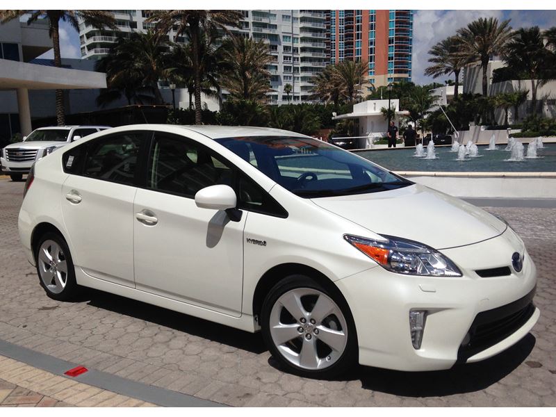 2014 Toyota Prius for sale by owner in Miami Beach