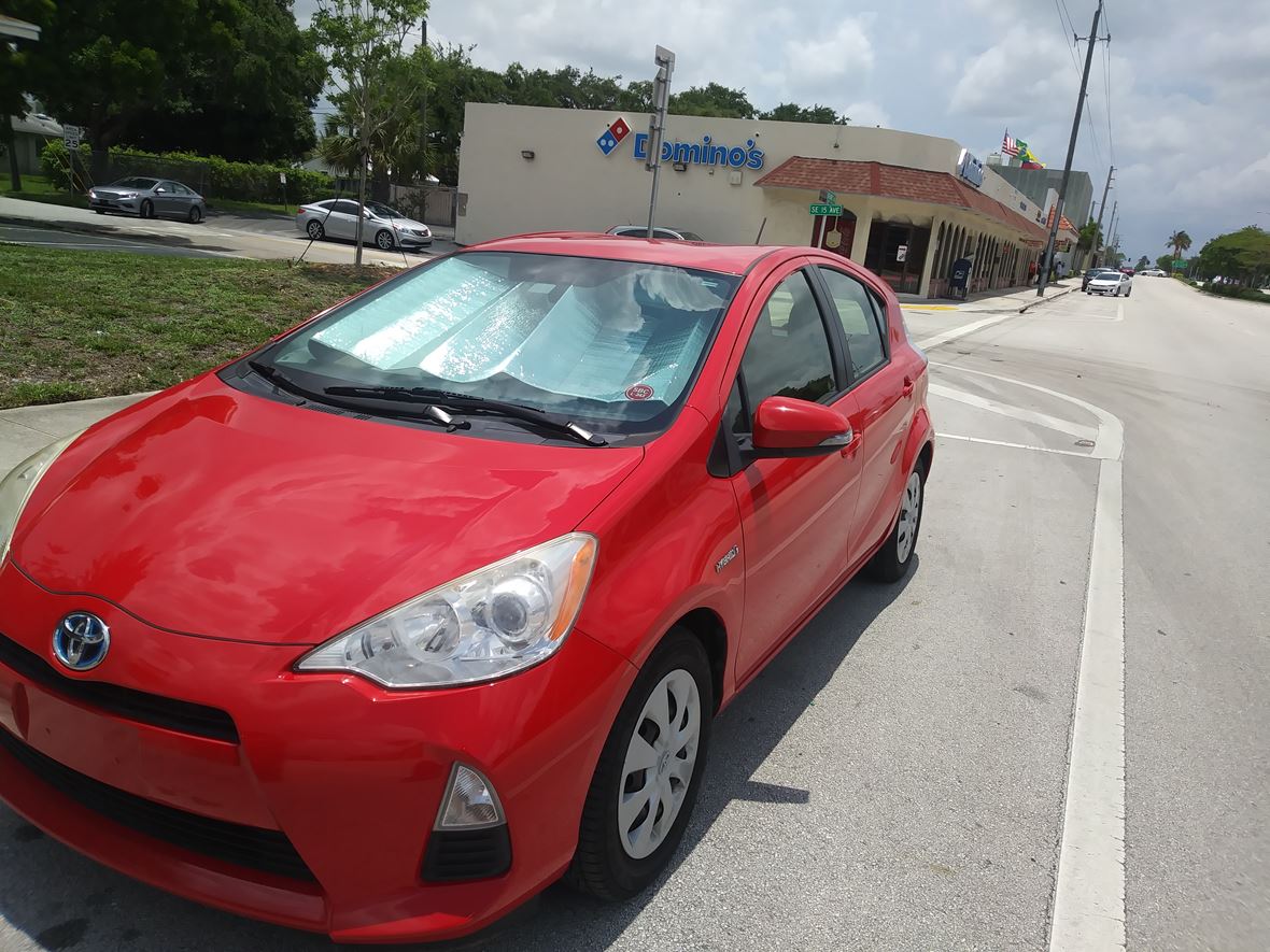 2012 Toyota Prius C for sale by owner in Miami Beach