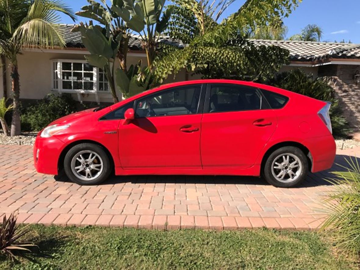 2011 Toyota Prius V for sale by owner in La Habra
