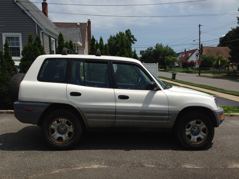 2000 Toyota Rav4 for sale by owner in EAST MEADOW