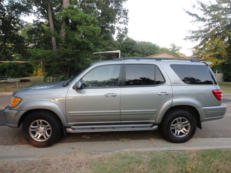 2004 Toyota Sequoia SR5 for sale by owner in MOUNT PLEASANT