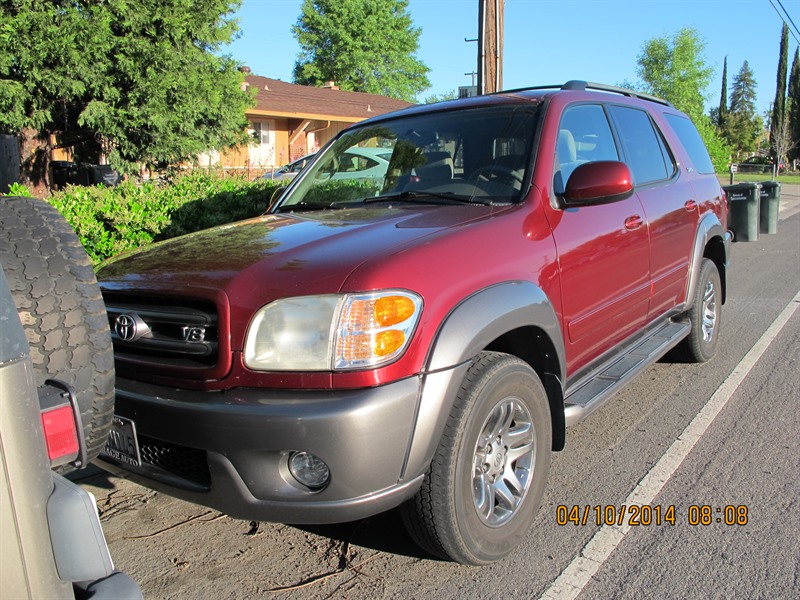 2004 Toyota Sequoia SR5 SUV for sale by owner in SACRAMENTO