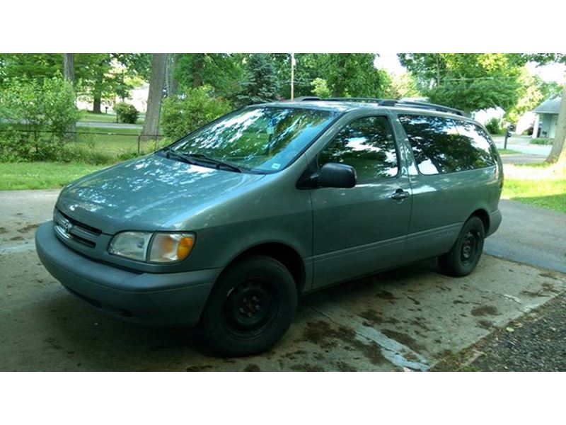 1998 Toyota Sienna for sale by owner in Warsaw