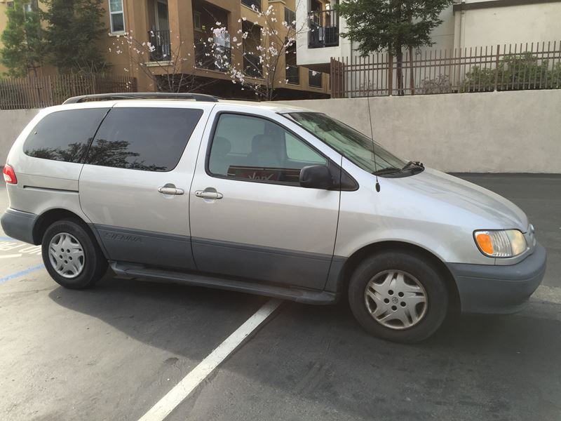 2002 Toyota Sienna for sale by owner in Santa Clara