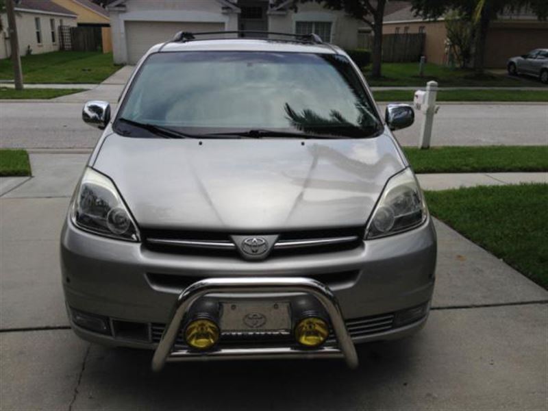 2004 Toyota Sienna for sale by owner in FORT LAUDERDALE