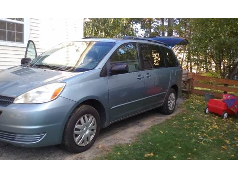 2005 Toyota Sienna for sale by owner in Worcester