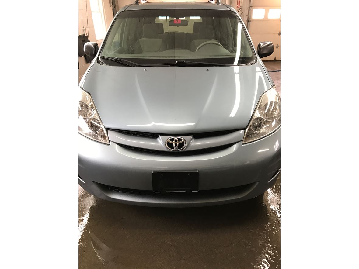 2007 Toyota Sienna for sale by owner in Plaistow