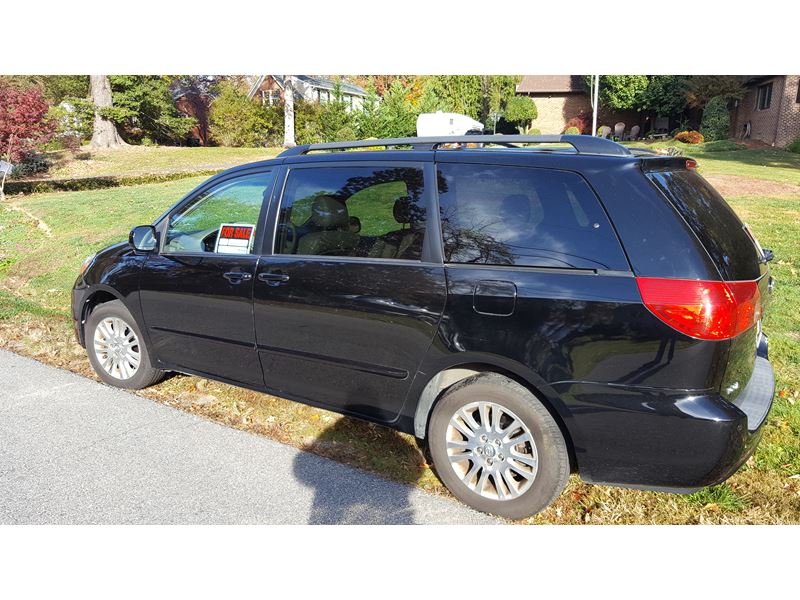 2008 Toyota Sienna for sale by owner in Lorton