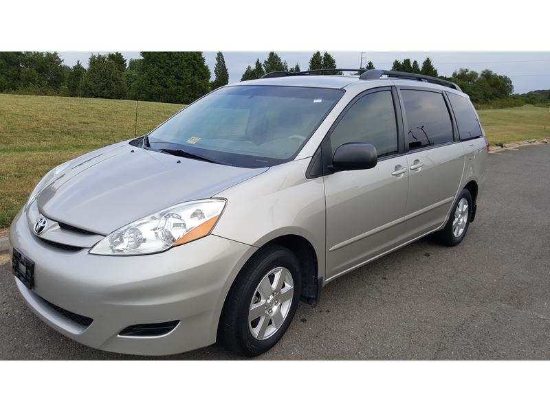 2010 Toyota Sienna for sale by owner in Manassas