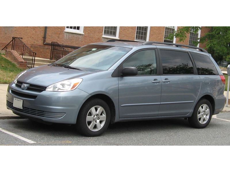 2005 Toyota Sienna for sale by owner in Champaign