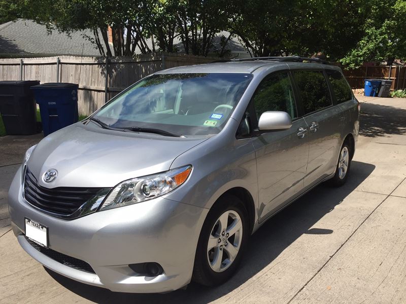 2011 Toyota Sienna for sale by owner in Dallas