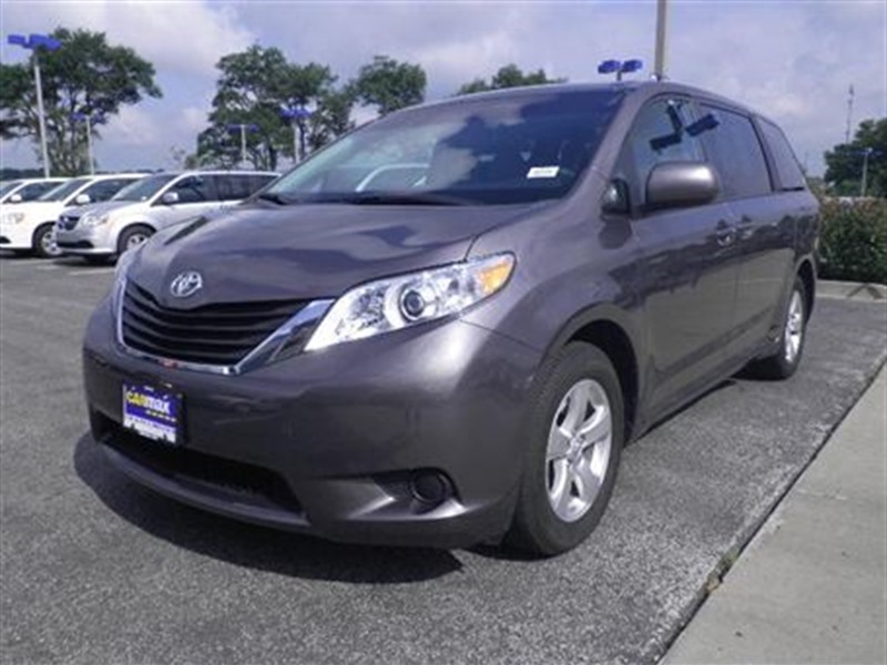 2012 Toyota Sienna for sale by owner in HOUSTON