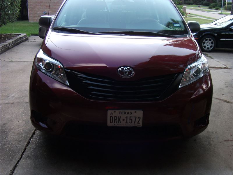 2012 Toyota Sienna for sale by owner in HOUSTON