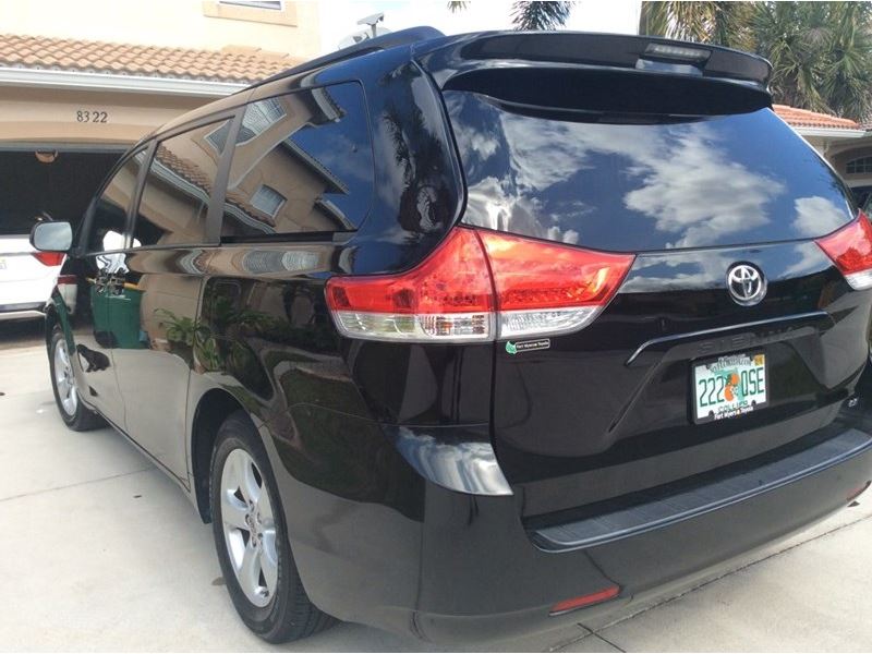 2012 Toyota Sienna for sale by owner in Naples