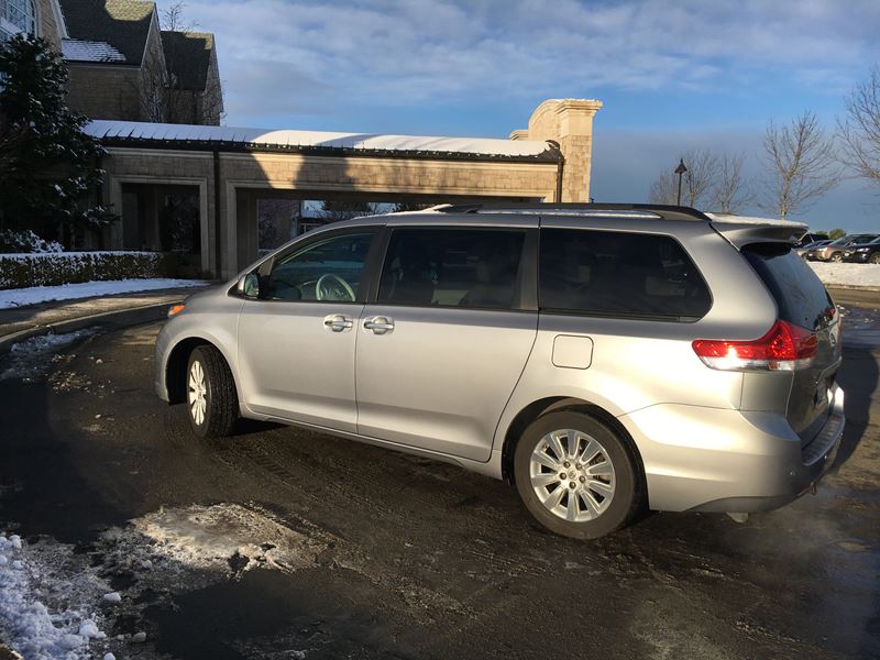 2012 Toyota Sienna for sale by owner in Bellevue