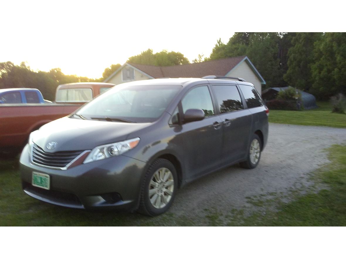 2012 Toyota Sienna for sale by owner in Lake Elmore