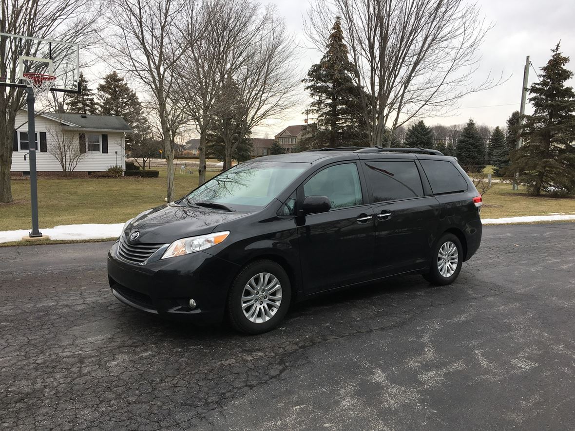 2013 Toyota Sienna for sale by owner in Sylvania