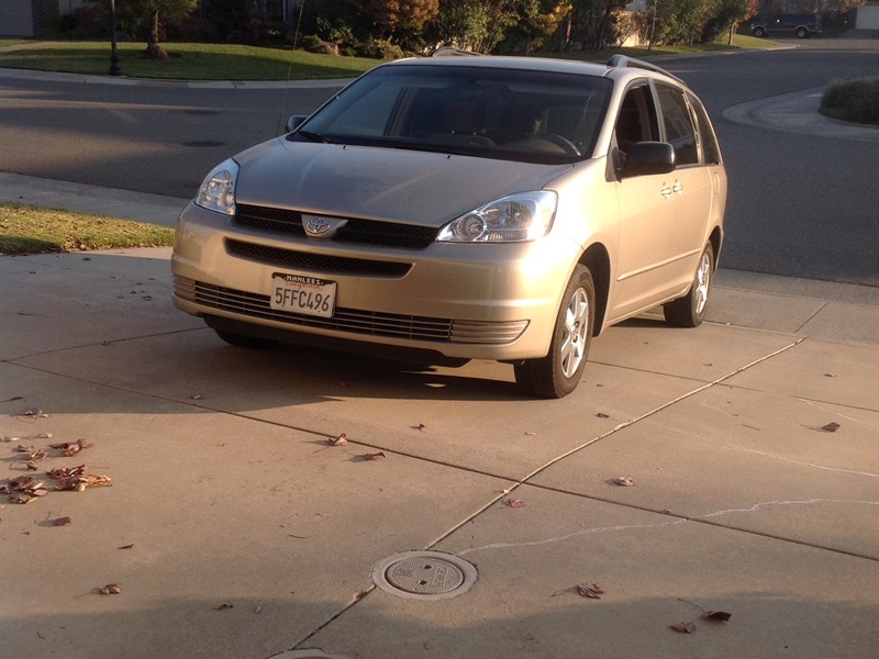 2004 Toyota Sienna LE for sale by owner in ELK GROVE