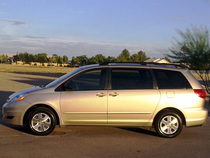 2006 Toyota Sienna LE for sale by owner in CHANDLER