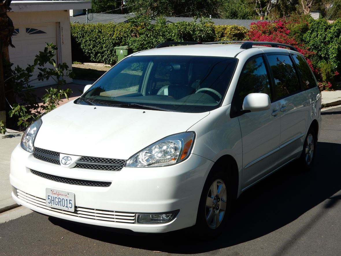 2004 Toyota Sienna XLE ((LIMITED)) for sale by owner in Tarzana