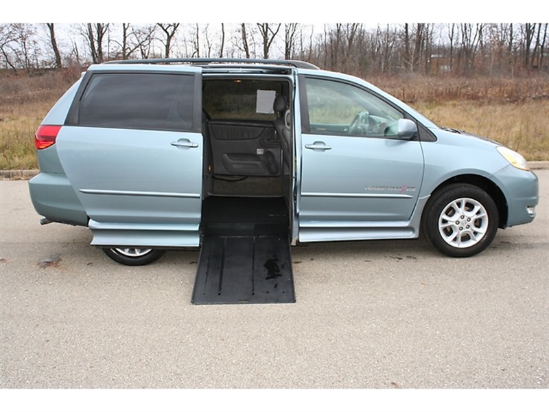 2004 Toyota Sienna XLE for sale by owner in ALBANY