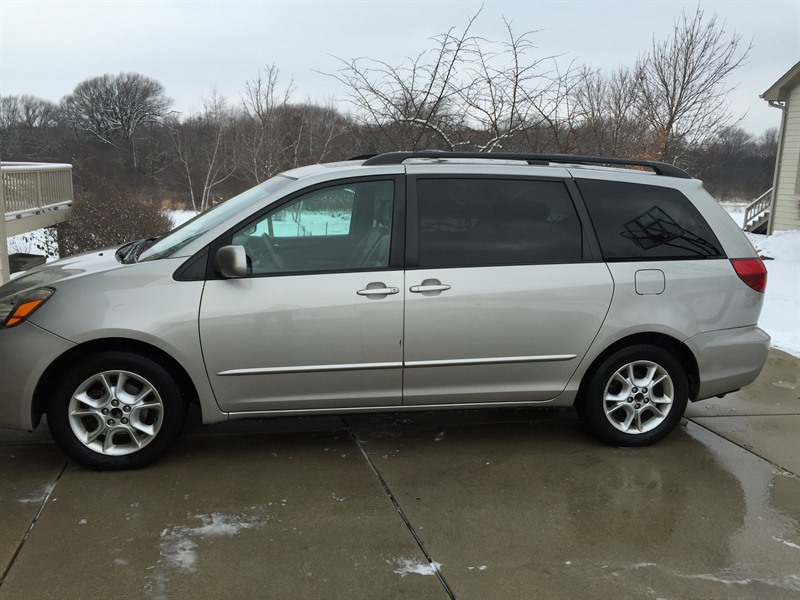 2005 Toyota Sienna XLE for sale by owner in PEWAUKEE