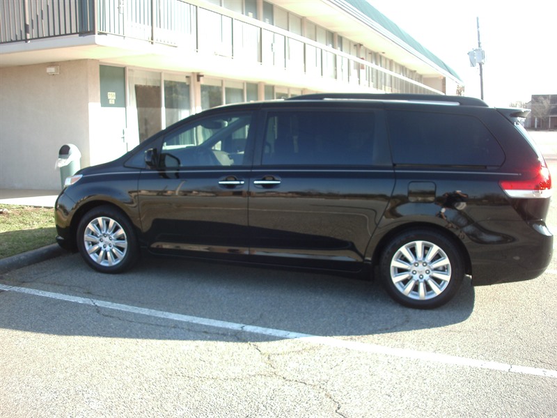 2011 Toyota Sienna XLE for sale by owner in FRANKLIN
