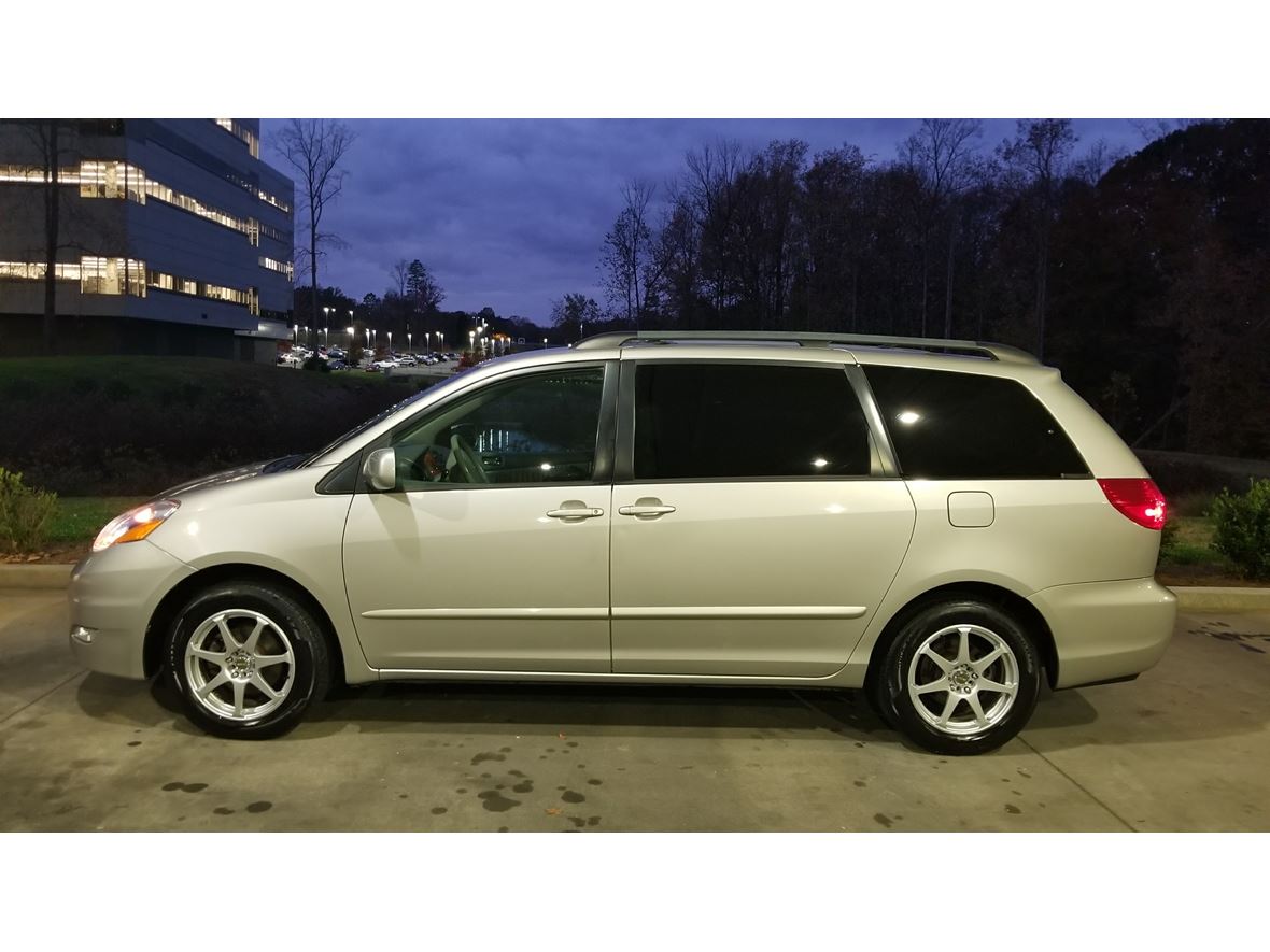 2006 Toyota Sienna XLS for sale by owner in Huntersville