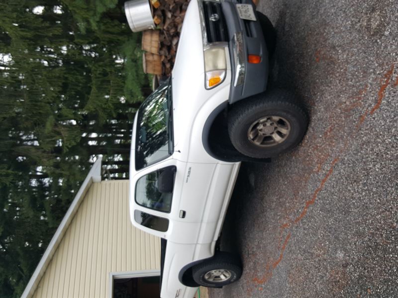 2000 Toyota Tacoma for sale by owner in HAMPSTEAD