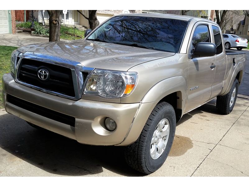 2006 Toyota Tacoma for sale by owner in Overland Park