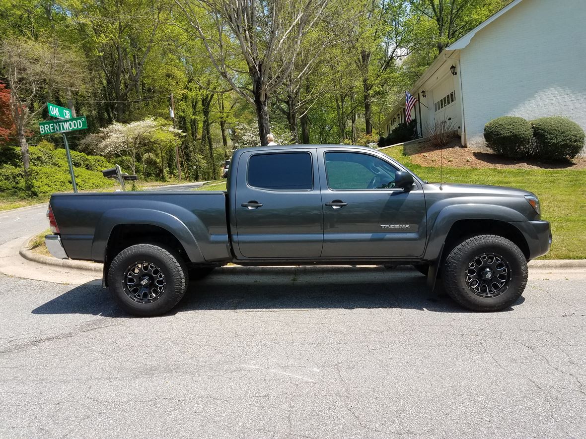 2010 Toyota Tacoma for sale by owner in Newton