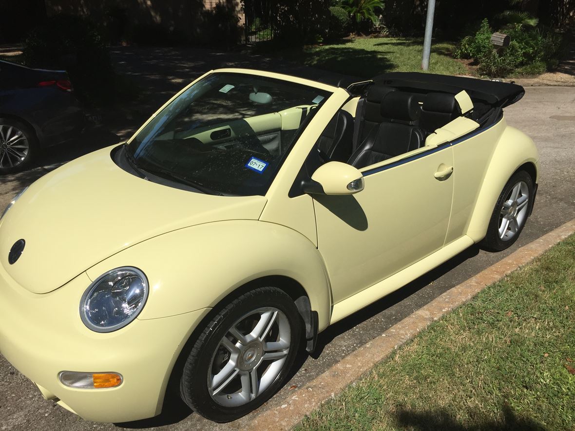 2004 Volkswagen Beetle Convertible for sale by owner in Houston