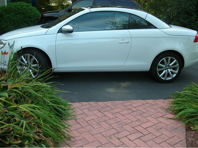 2010 Volkswagen EOS for sale by owner in Wakefield