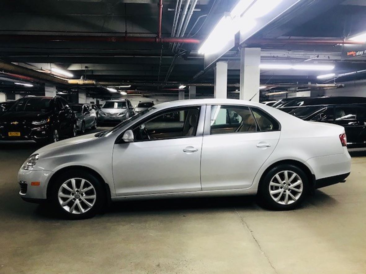 2010 Volkswagen Jetta for sale by owner in New York
