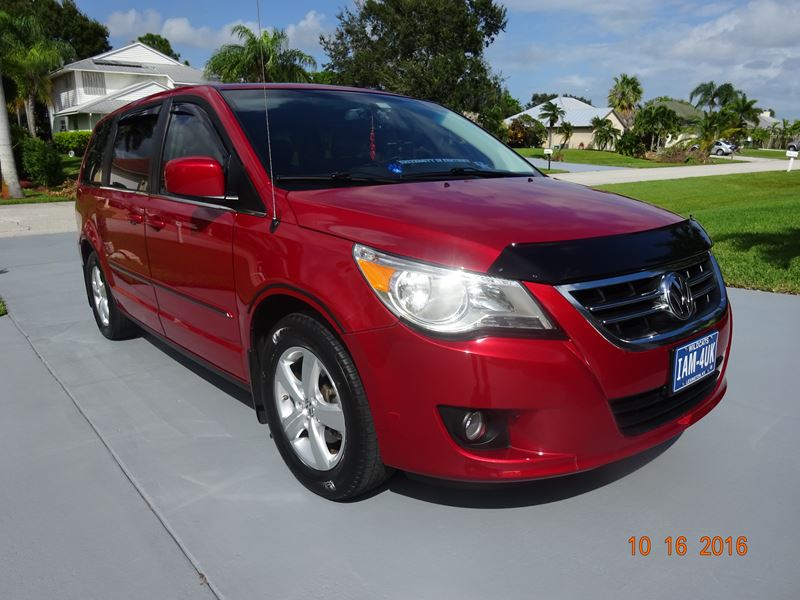 2009 Volkswagen Routan for sale by owner in Port Saint Lucie