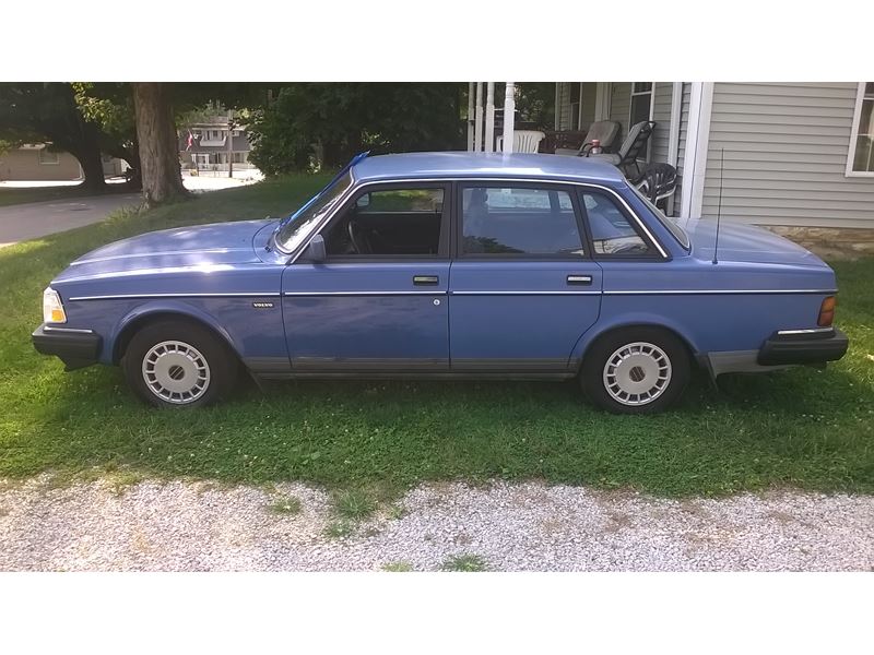 1988 Volvo 240 for sale by owner in CLOVERDALE