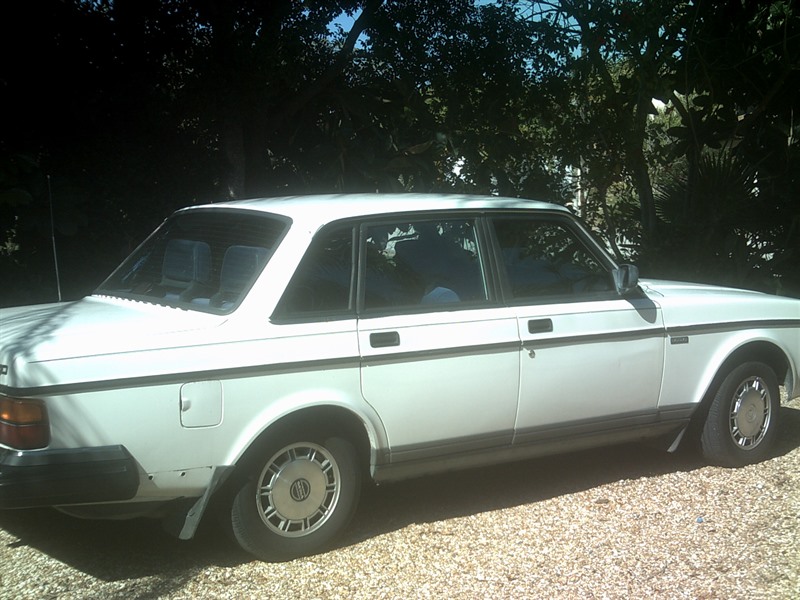 1992 Volvo 240 for sale by owner in FORT MYERS BEACH