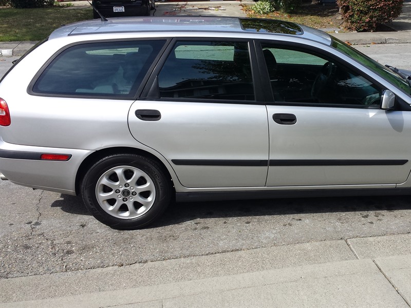 2002 Volvo S 40 for sale by owner in VALLEJO